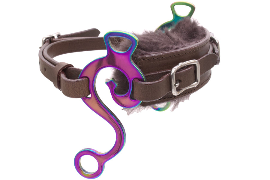 Hackamore western en S irisé, muserolle rembourrée, cuir marron ou noir