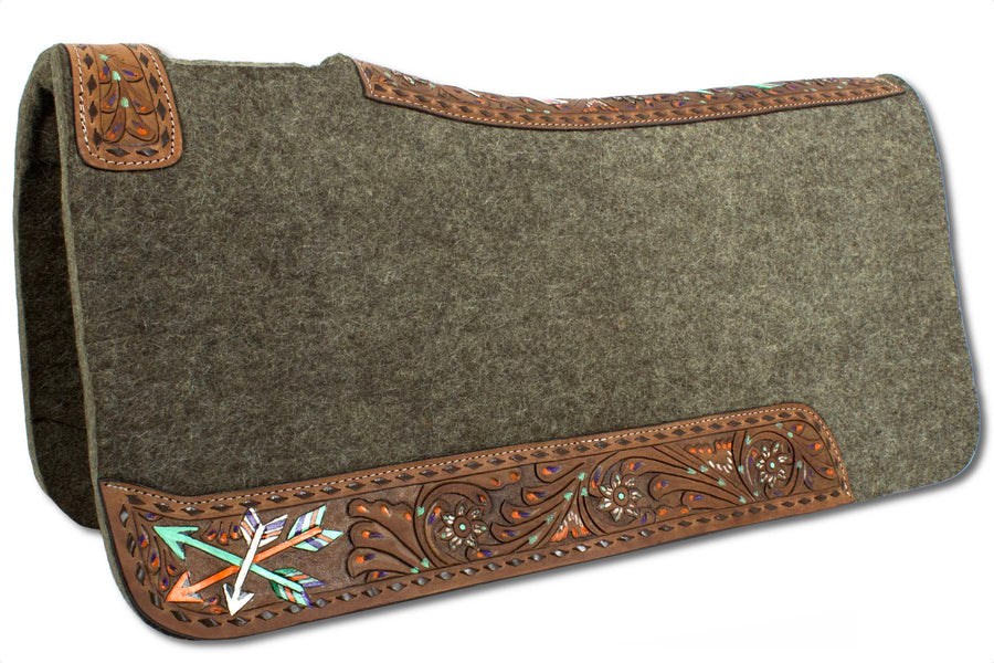 Tapis western square feutre de laine, cuir estampé fleurs et flèches