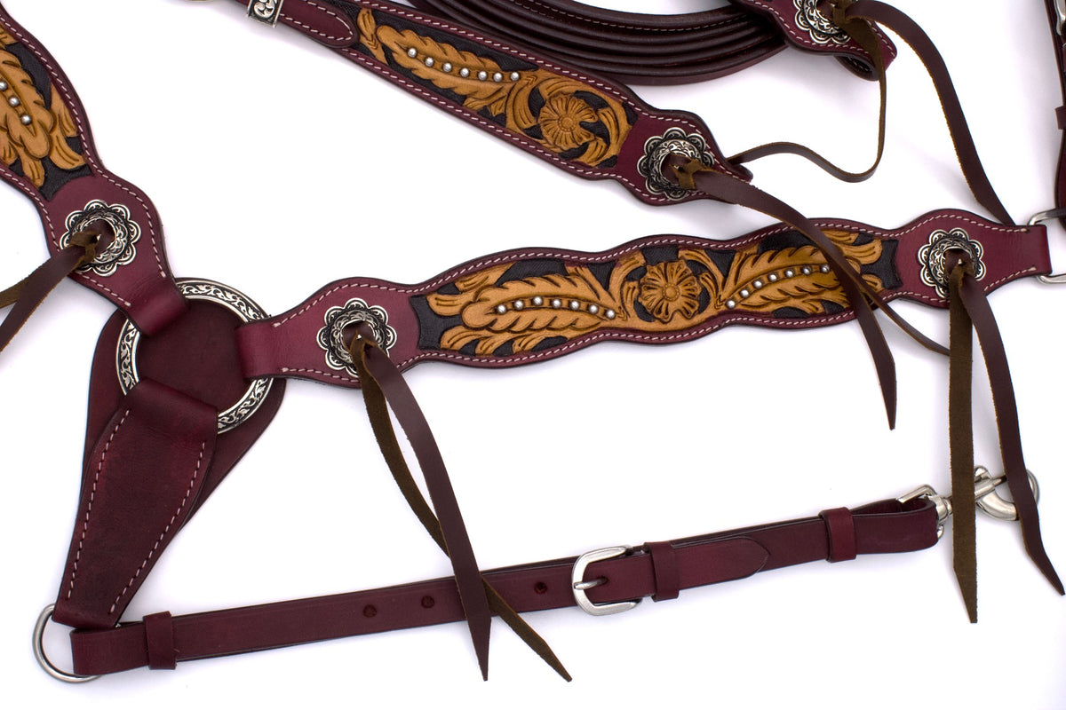 Ensemble western vintage rouge-brun, deux oreilles perlé, collier et rênes