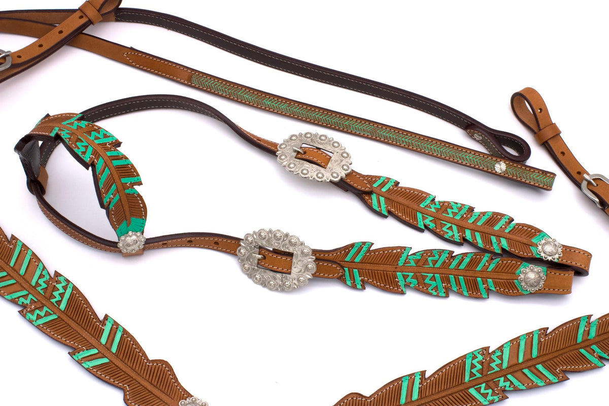 Ensemble western plumes découpées turquoise, conchos argent, rênes