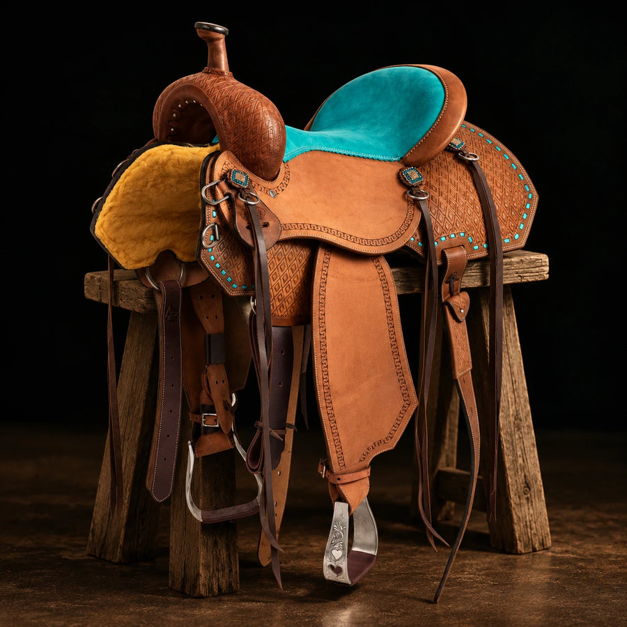 Selle de barrel Pool's siège daim turquoise – vue d'ensemble (photo d'atelier)
