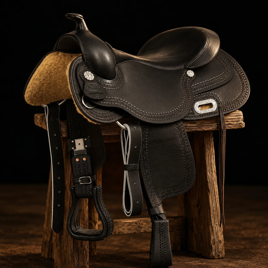 Selle de reining Pool's Regular Skirt 1010 en cuir huilé – vue d'ensemble (photo d'atelier)